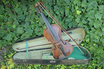 September: Musikinstrumente (I. Stütz)